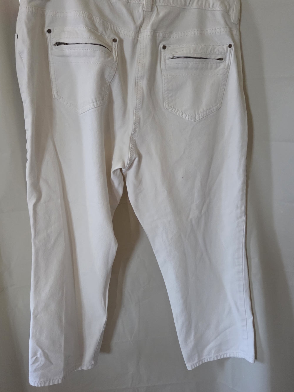 2 pair Chico's Women's Straight Leg Crop Pants in White and Gray